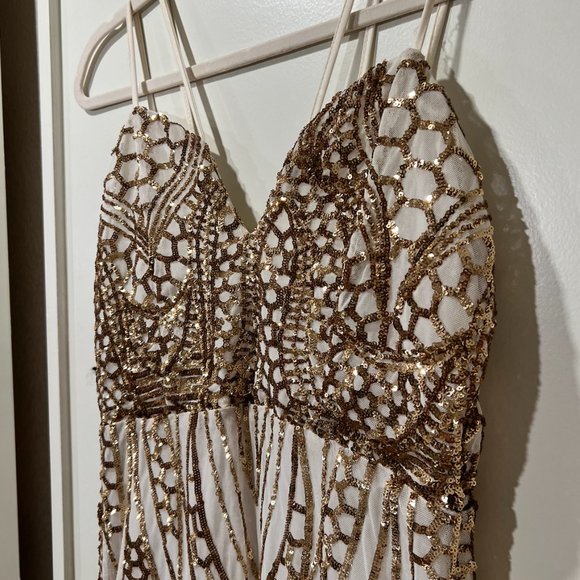 Dresses & Skirts - White and Gold Dress for night out - Size 10 Large